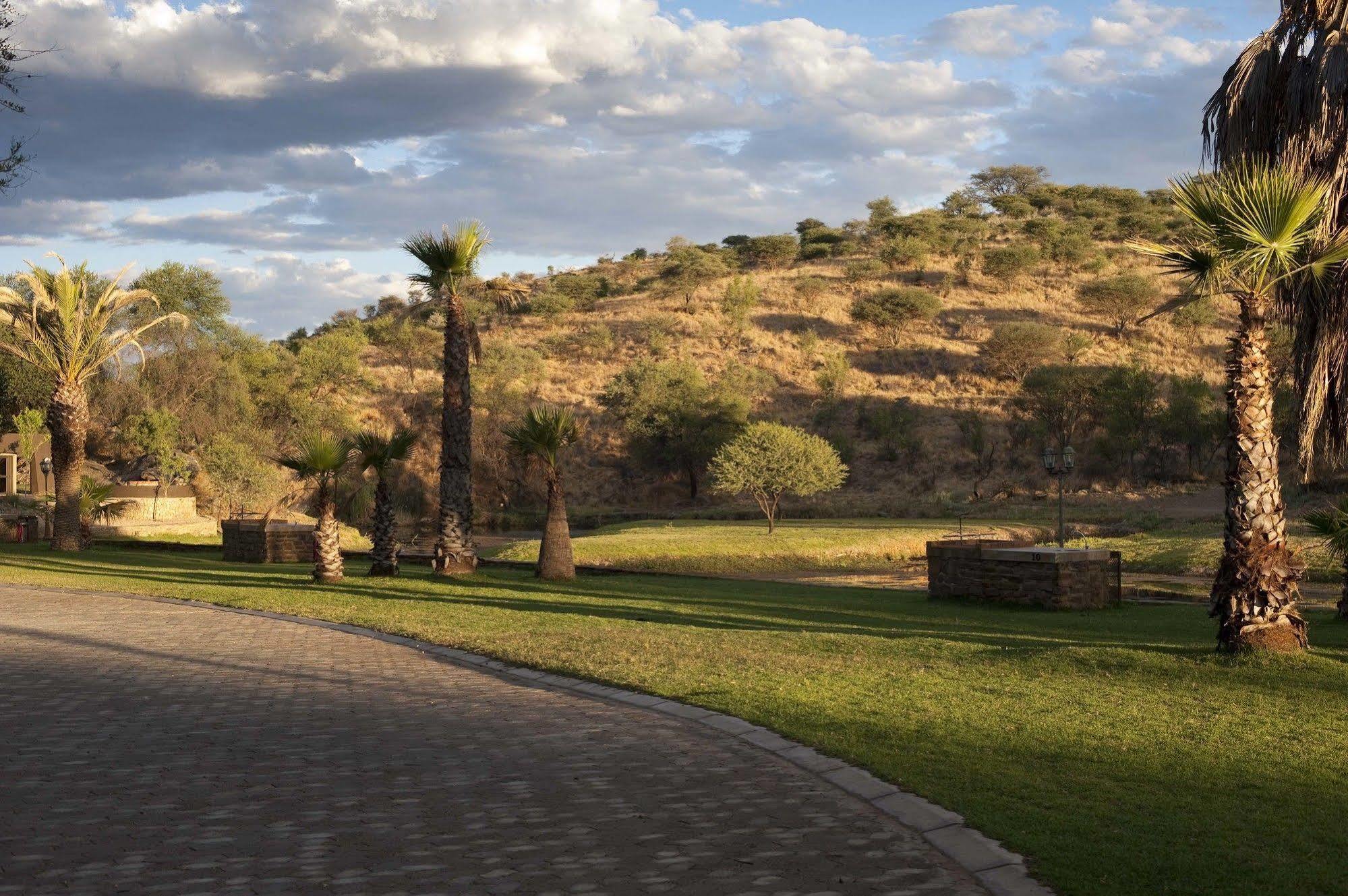 Sun Karros Daan Viljoen Hotel Windhoek Exterior foto